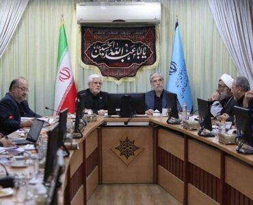 عارف: مردم اصلی‌ترین میزبانان بدرقه آقای شهید ایران هستند