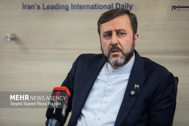 غریب‌آبادی: مدیریت تنگه هرمز بر عهده کشورهای ساحلی است
