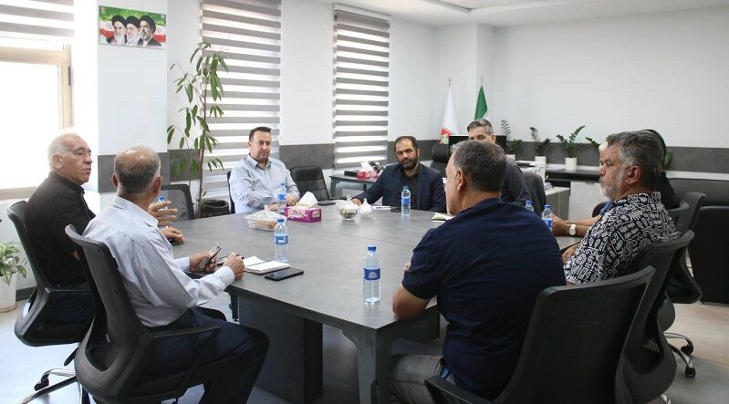 نشست بررسی مسائل سامانه اعلام بار شیراز با حضور اعضای انجمن
صنفی رانندگان