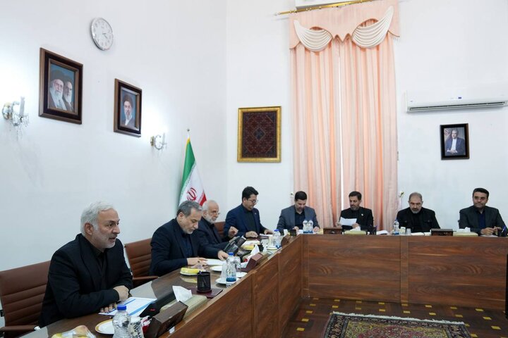 نشست مسئولان تشریفات برگزاری مراسم تشییع پیکر امام شهید با عراقچی