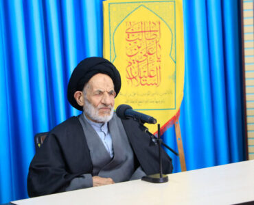 وحدت مردم و مسئولان رمز اصلی موفقیت و استمرار انقلاب اسلامی است وحدت مردم و مسئولان رمز اصلی موفقیت و استمرار انقلاب اسلامی است