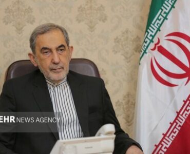 ولایتی: انتخاب با شماست؛ توقف حماقت یا ورود به موازنه دو تنگه