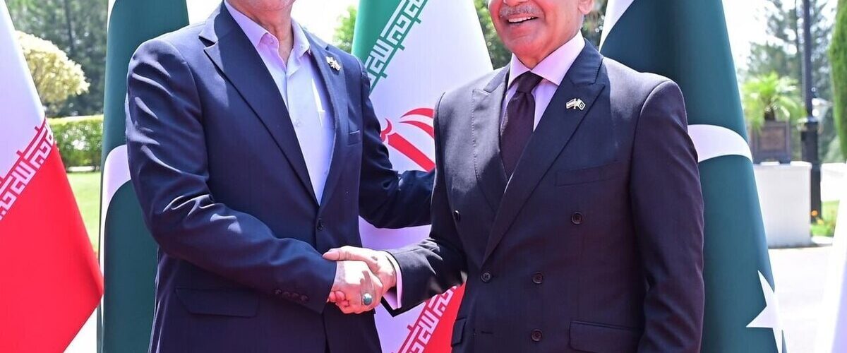 پزشکیان وارد اسلام‌آباد شد