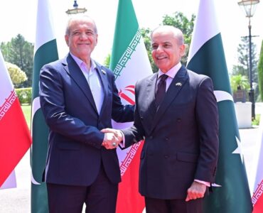 پزشکیان وارد اسلامآباد شد پزشکیان وارد اسلامآباد شد