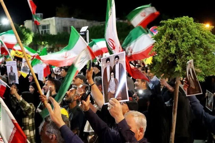 یکصد و سومین اجتماع حماسی شبانه ساوجی‌ها در بیعت با رهبر انقلاب