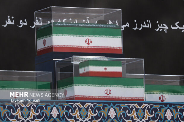 آیت‌الله سبحانی بر پیکر مطهر رهبر شهید انقلاب اقامۀ نماز کرد