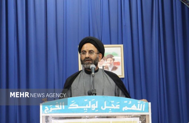امام جمعه موقت دیر:ظرفیت مدیران بومی در پتروشیمی‌های منطقه استفاده شود