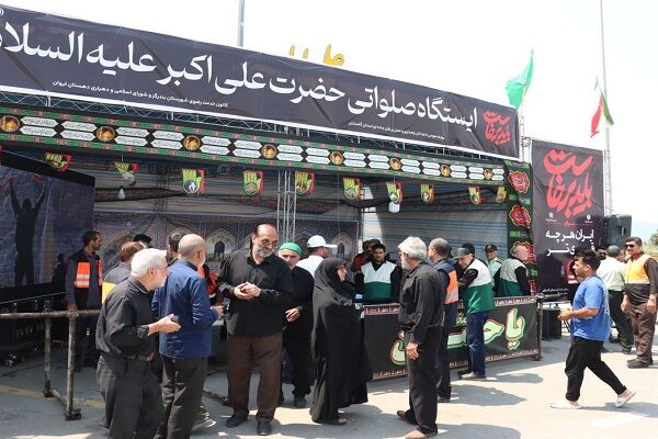 ایستگاه‌های صلواتی گلستان در خدمت عزاداران تشییع پیکر مطهر
رهبر شهید