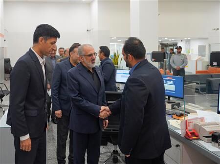بازدید مدیرعامل بانک مسکن از شعب کشیک و خدمت‌رسان به
عزاداران قائد شهید امت