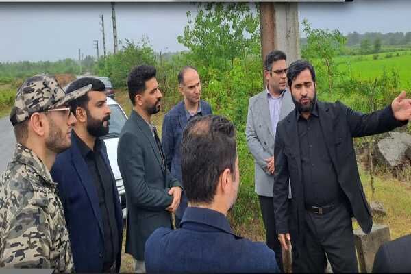 بازدید میدانی مسئولان لنگرود از پروژه‌های نهضت ملی مسکن و
جوانی جمعیت در چاف و چمخاله در استان گیلان