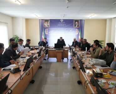ببینید | نشست بررسی و رفع مشکلات حوزه راه و شهرسازی شهرستان
آران و بیدگل با حضور مدیرکل راه و شهرسازی استان اصفهان ببینید | نشست بررسی و رفع مشکلات حوزه راه و شهرسازی شهرستان
آران و بیدگل با حضور مدیرکل راه و شهرسازی استان اصفهان