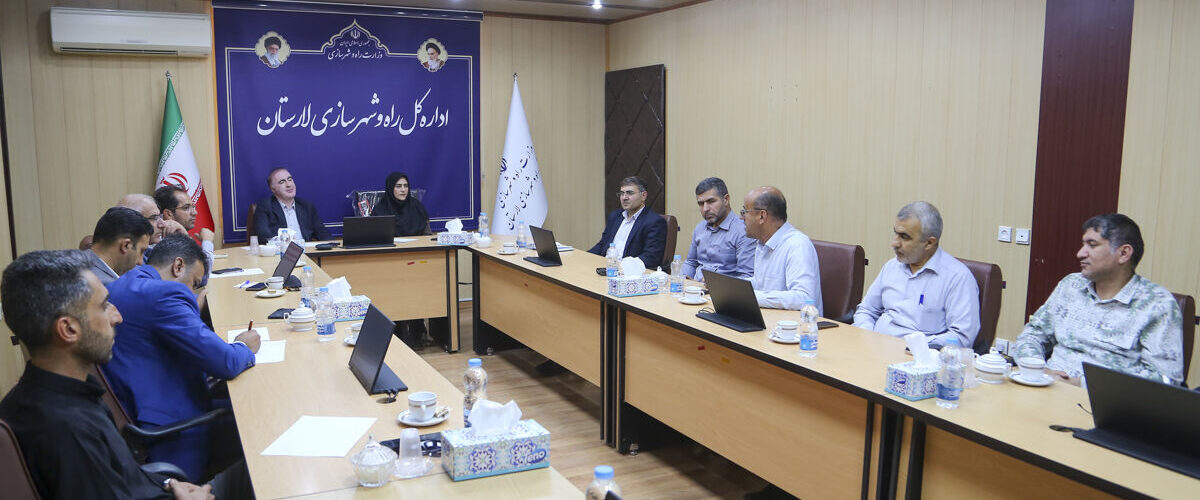 بررسی مطالبات اولویت‌ دار شهرستان اوز در نشست مدیرکل راه و
شهرسازی لارستان با فرماندار