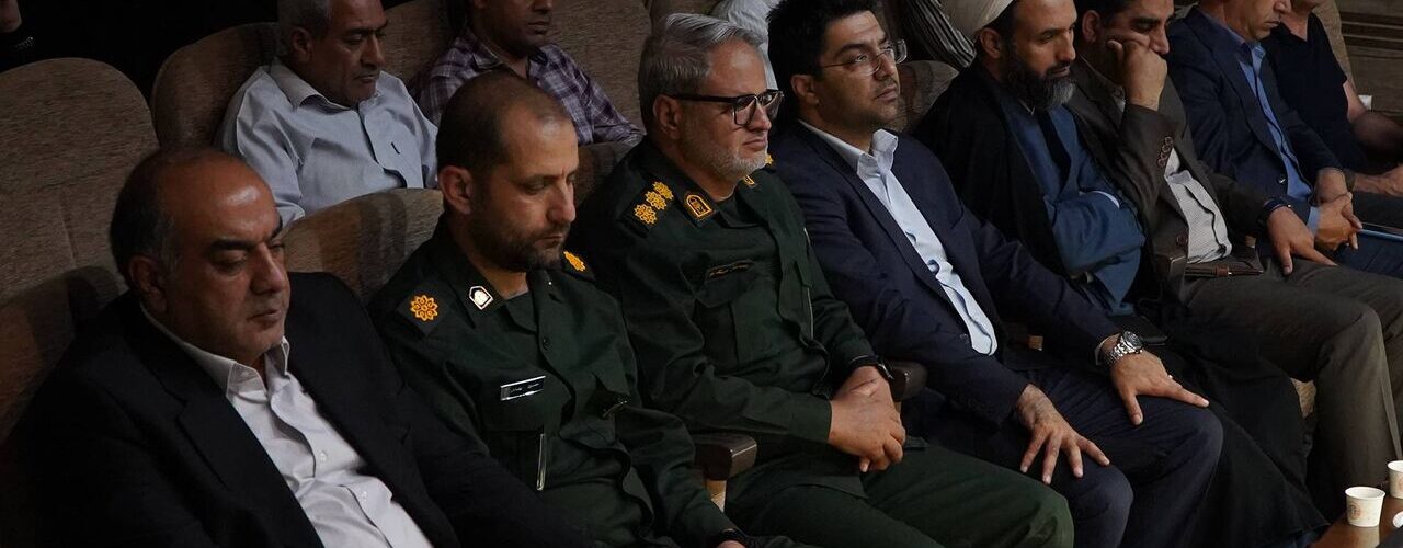 برگزاری مراسم بزرگداشت یاد و خاطره رهبر شهید در اداره کل راه
و شهرسازی استان کرمان