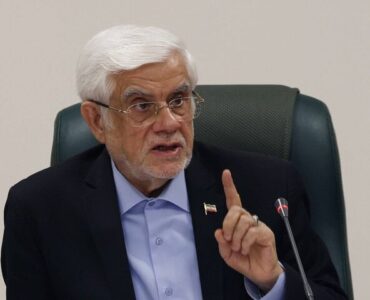 عارف: سفرای ادوار باید به اتاق فکر دیپلماسی کشور تبدیل شوند