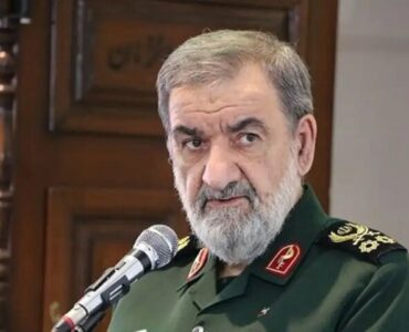 ملت ایران همچنان شعارهای کوبنده خود را علیه دشمنان انقلاب سر می دهند