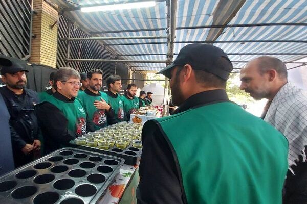 همراهی مدیرعامل راه‌آهن با خادمان و جهادگران در مراسم تشییع
رهبر شهید انقلاب اسلامی