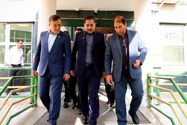 ویدئو | بازدید دکتر محسن‌زاده مدیرکل راهداری و حمل و نقل
جاده‌ای استان مرکزی و دکتر محمودی شهردار کلانشهر اراک از پایانه
مسافربری
