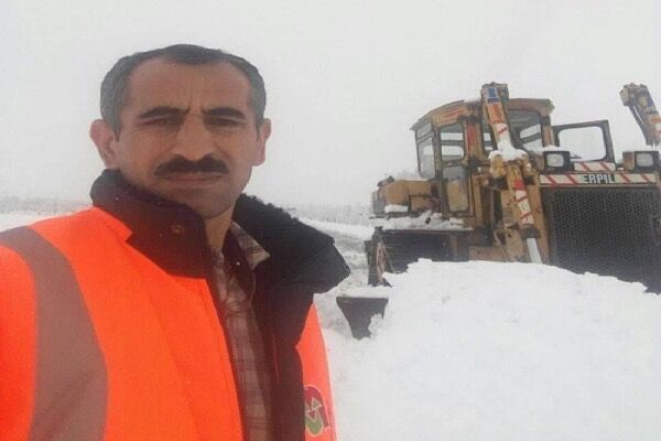 پیام تسلیت رئیس سازمان راهداری و حمل‌ونقل جاده‌ای در پی
درگذشت همکار راهدار در استان آذربایجان‌غربی