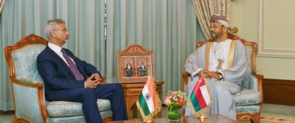 گفت‌وگوی وزیران خارجه عمان و هند درباره تحولات تنگه هرمز