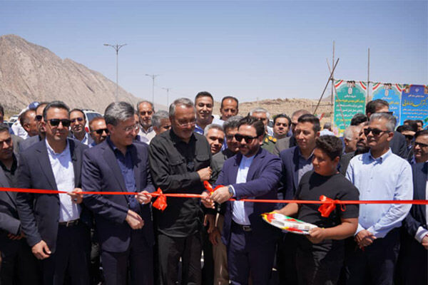 افتتاح ۱۱.۵ کیلومتر بزرگراه جهرم-لار-بندرعباس با اعتباری
بالغ بر ۹۲۰۰ میلیارد ریال