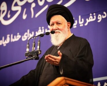 امام جمعه مشهد: اقتصاد و معیشت مردم را جدی بگیرید