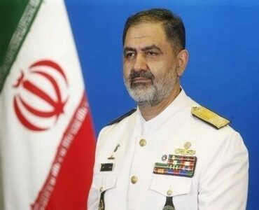 امیر دریادار ایرانی: صنعت دفاعی از دل تحریمها سربرآورد امیر دریادار ایرانی: صنعت دفاعی از دل تحریمها سربرآورد