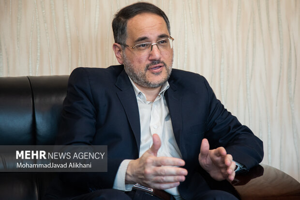 باید از هیاهوی تفرقه‌انگیز جناحی به سوی صف متحد ملت حرکت کنیم