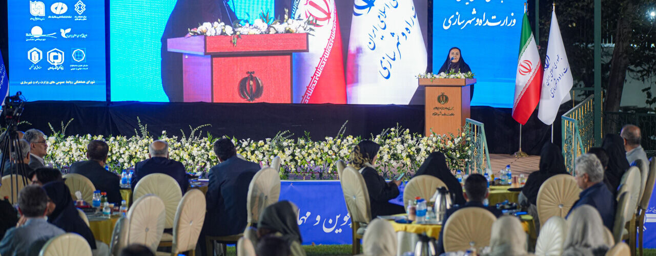 ببینید | آئین بزرگداشت روز خبرنگار با حضور وزیر راه و
شهرسازی (2)