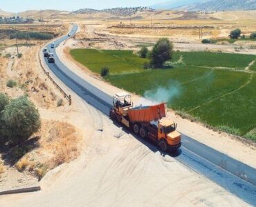 ببینید| اجرای عملیات روکش آسفالت محور کارزان_ لومار در
محدوده سرتنگ تا روستای ورمیان در استان ایلام به طول ۲
کیلومتر ببینید| اجرای عملیات روکش آسفالت محور کارزان_ لومار در
محدوده سرتنگ تا روستای ورمیان در استان ایلام به طول ۲
کیلومتر