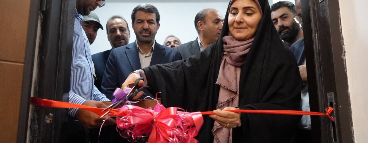 ببینید |افتتاح متمرکز ۲۲۹۵ واحد مسکن شهری و روستایی استان
همدان