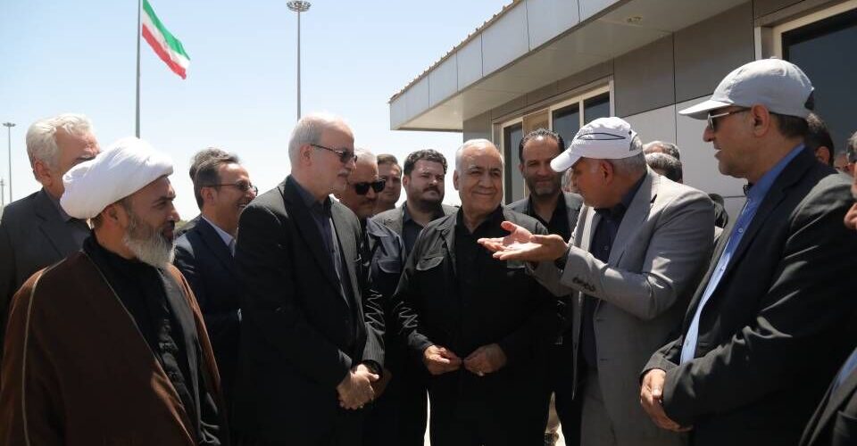 ببینید| بازدید مهندس بازوند، مدیرعامل شرکت ساخت و توسعه
زیربناهای حمل و نقل کشور از پایانه مرزی لطف‌آباد