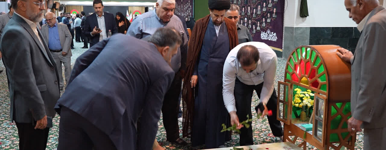 ببینید| تجدید میثاق مدیرکل و کارکنان راهداری و حمل و نقل
جاده ای خوزستان با آرمان‌های شهدا در هفته دولت