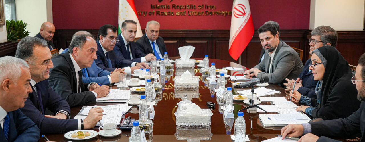 ببینید | دیدار وزیر راه و شهرسازی ایران با وزیر حمل و نقل
کشور تاجیکستان