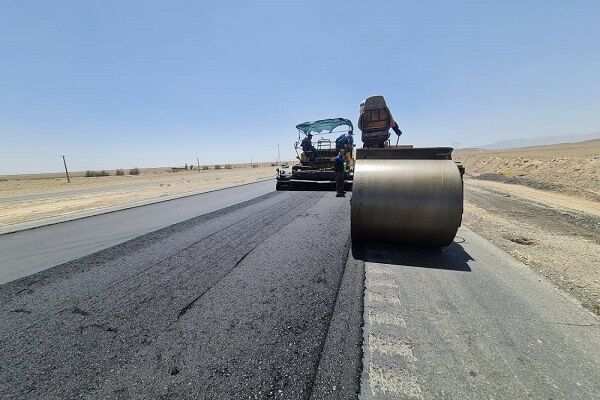 ببینید / عملیات بهسازی و روکش آسفالت محور رفسنجان _انار در
استان کرمان