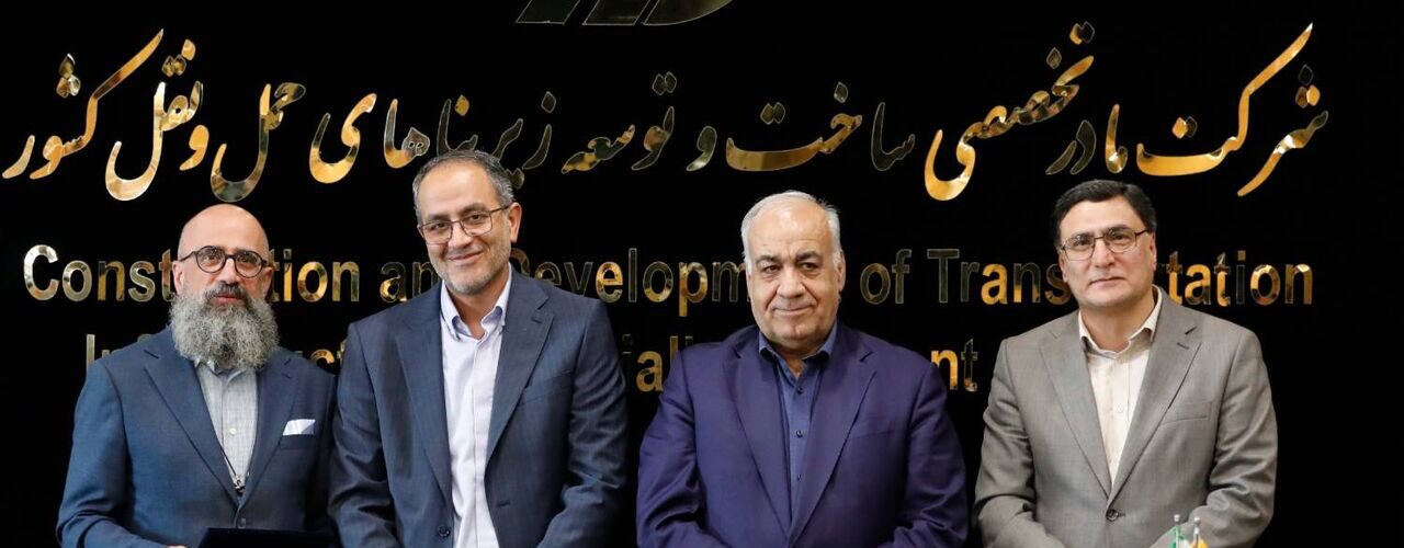 ببینید| مراسم تجلیل از دست‌اندرکاران احداث راه‌آهن میانه-
اردبیل در شرکت ساخت و توسعه زیربناهای حمل و نقل کشور
