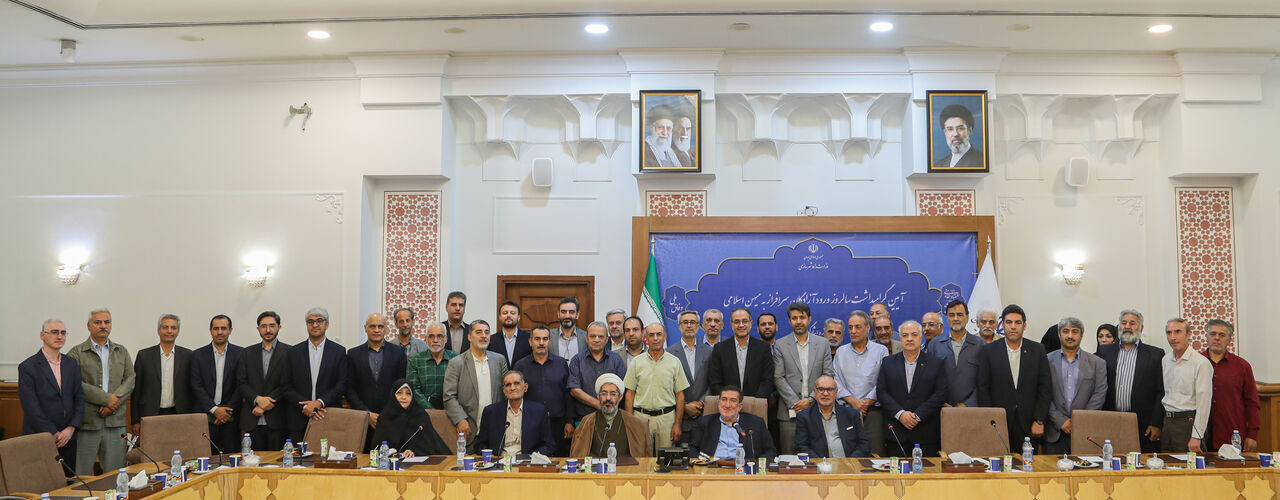 برگزاری آیین گرامیداشت سالروز ورود آزادگان به میهن اسلامی در
وزارت راه و شهرسازی