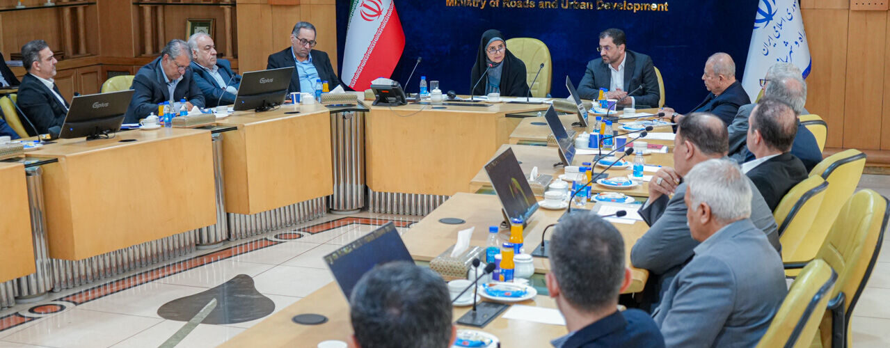 تأکید بر تقویت مشارکت دولت و بخش خصوصی در توسعه آزادراه‌ها و
کریدورهای حمل‌ونقل