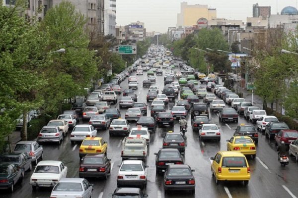 تبریز و کابوس ترافیک؛ راه شهر از میان خودروها می‌گذرد