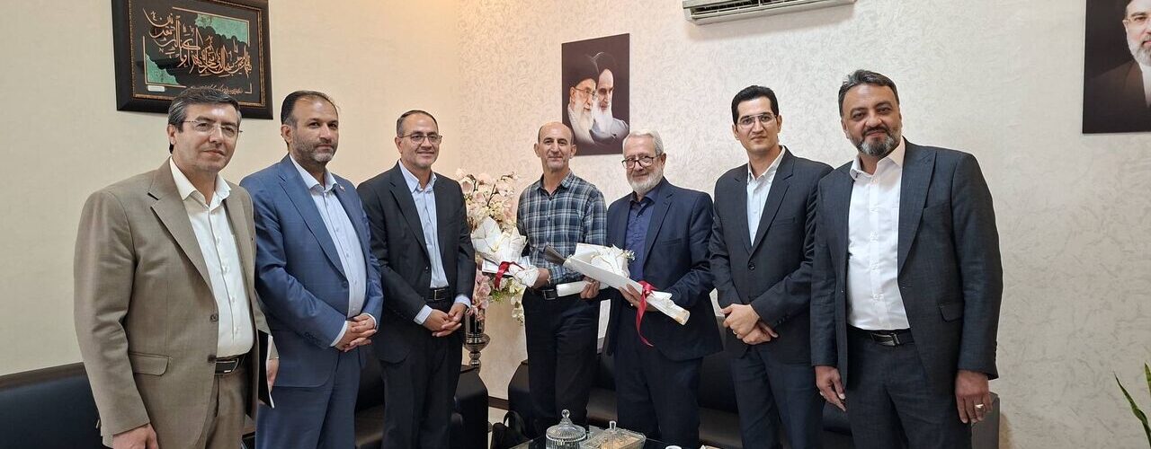 تجلیل از دو ایثارگر اداره کل راه و شهرسازی خراسان
رضوی
