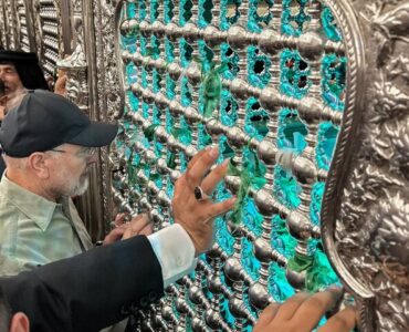 تشرف قالیباف به حرم امامین جوادین در پایان اولین روز سفر به عراق
