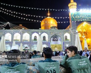 حضور زائران از اقصی نقاط کشور به حرم رضوی همزمان با میلاد پیامبر(ص) حضور زائران از اقصی نقاط کشور به حرم رضوی همزمان با میلاد پیامبر(ص)