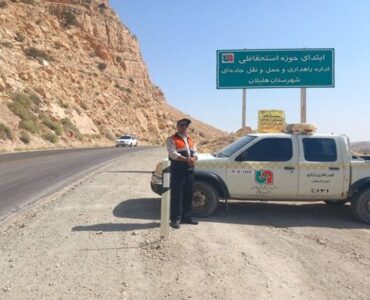 خدمت‌رسانی شبانه روزی راهداران و ماشین‌آلات اعزامی جنوب
کرمان در محورهای منتهی به مرز مهران