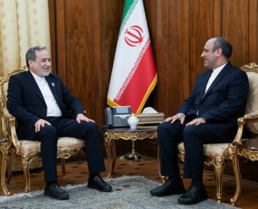 دیدار سفیر جمهوری اسلامی ایران در اتیوپی با عراقچی دیدار سفیر جمهوری اسلامی ایران در اتیوپی با عراقچی