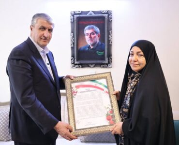 دیدار معاون رییس‌جمهور با خانواده شهید «فریدون عباسی»