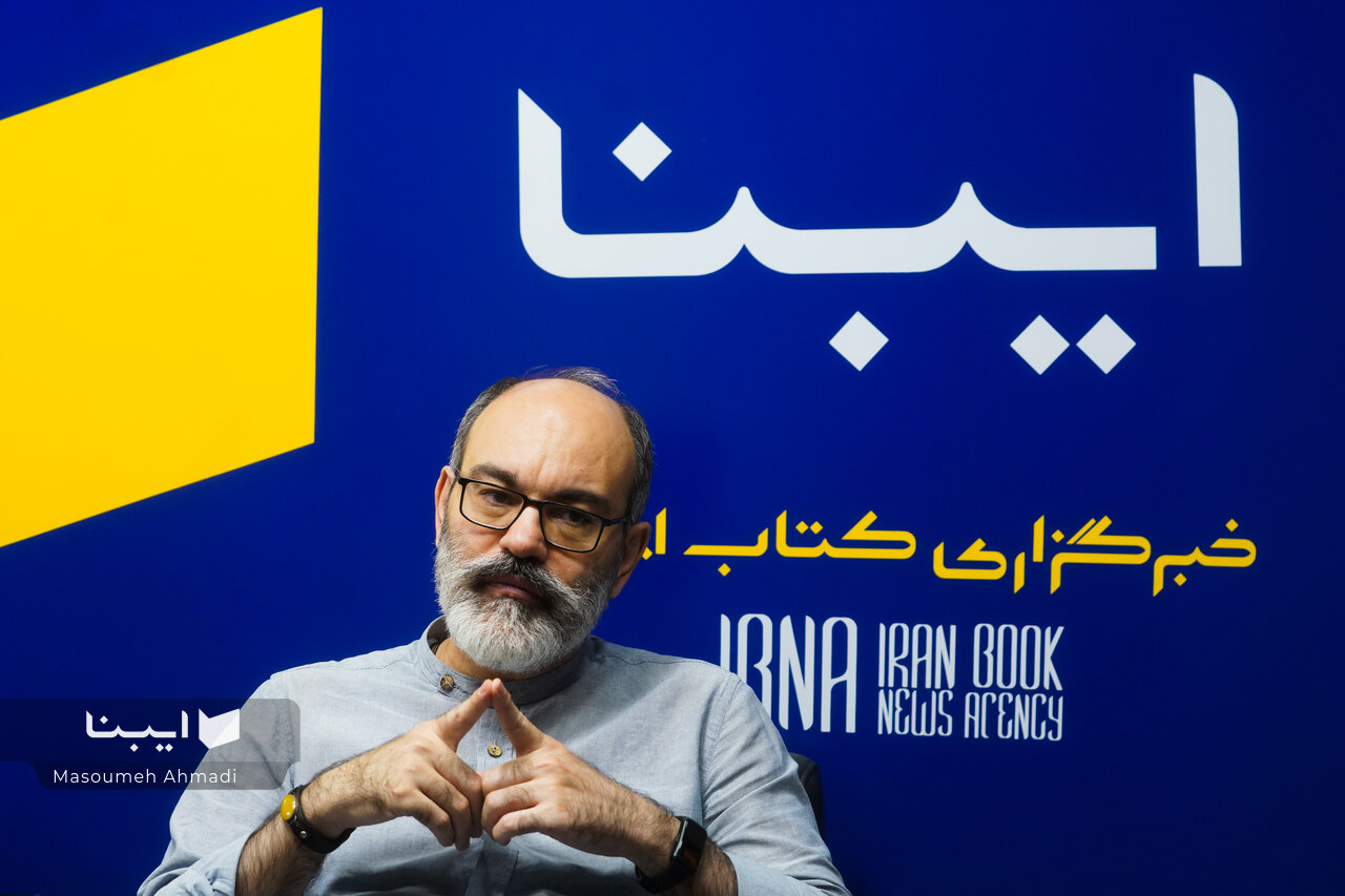 سینماگر ما حوزه نظری را قبول ندارد و حوزه نظری هم با تحقیر به سینما نگاه می‌کند