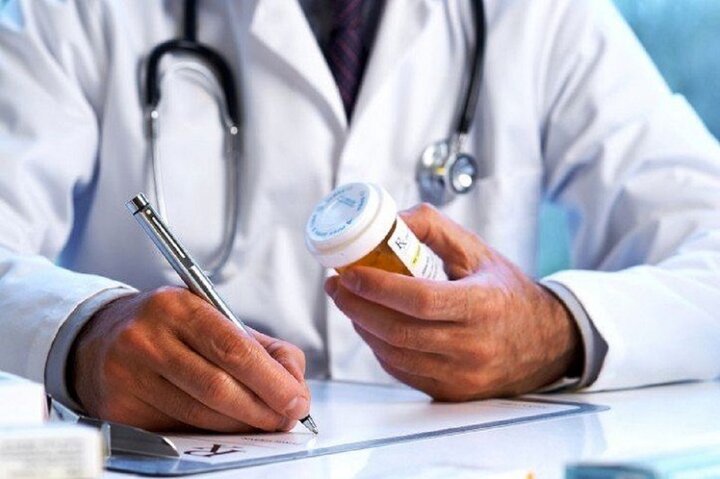 علیپور: فروش دارو در مطب ممنوع است