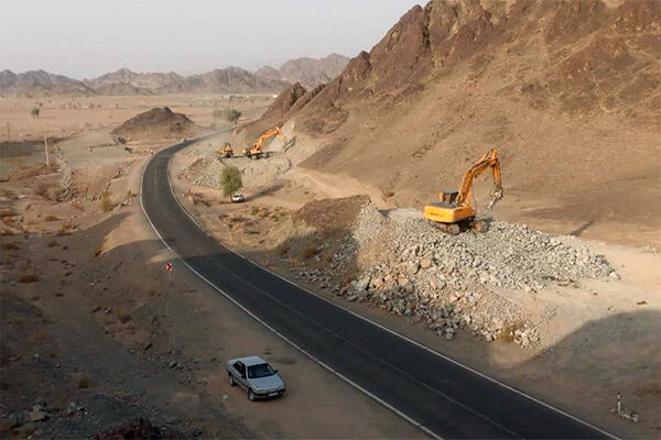 عملیات احداث قطعه دوم بزرگراه محور قلعه‌گنج–کهنوج ادامه
دارد