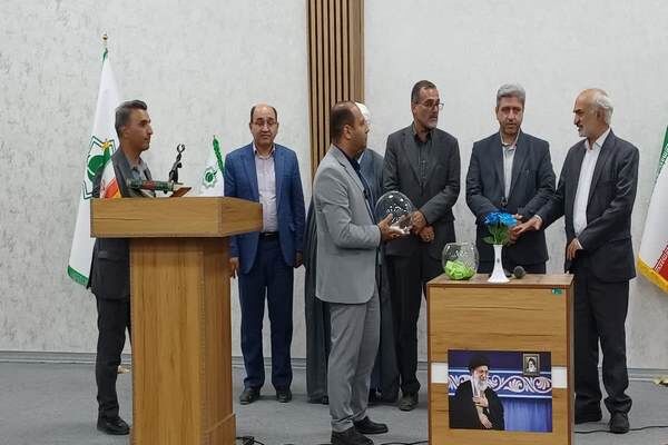 قرعه‌کشی تخصیص زمین به ۴۷ خانوار مشمول قانون جوانی جمعیت در
تیران و کرون استان اصفهان همزمان با هفته دولت