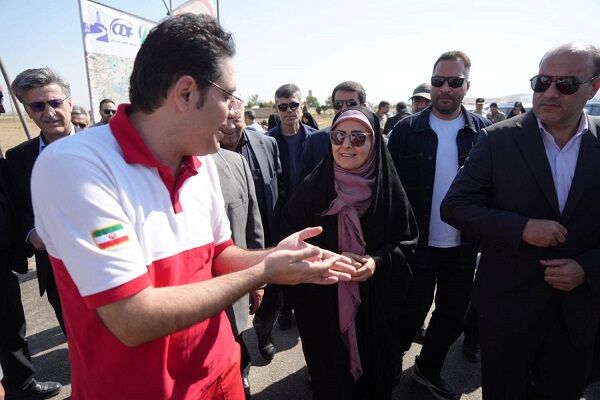 وزیر راه و شهرسازی از پروژه راهسازی در محور ملایر بازدید
کرد