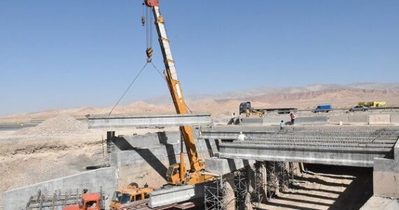 ویدئو| روایت ساخت آزادراه حرم تا حرم در گرمای سوزان کویر
سمنان